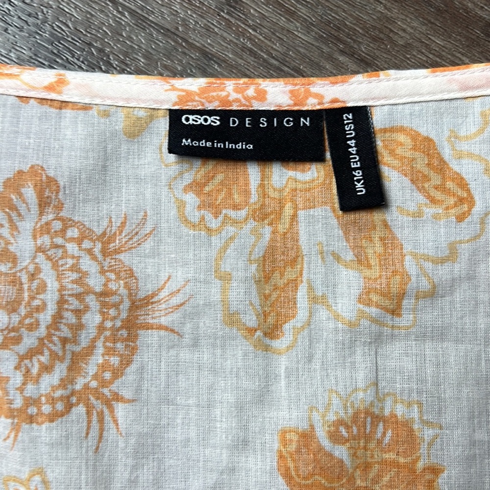 Light material pattern top NWOT - Picture 2 of 3